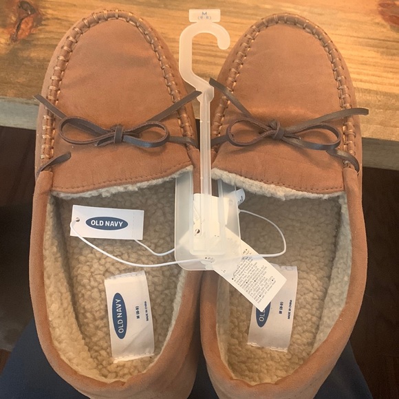 Old Navy Other - 🌟NWT Old Navy Men’s slippers Size M(8-9)